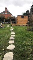 2 Guests - Garden Retreat With Balcony Views