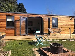 2 Guests - Garden Retreat With Balcony Views