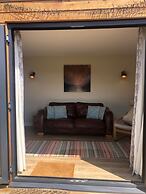 2 Guests - Garden Retreat With Balcony Views