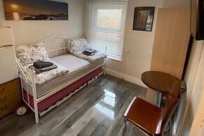 Studio Flat Yards From Bournemouth Beach