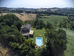 Villa Emily 10 by Marche Holiday Villas