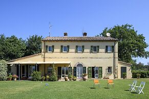 Villa Emily 10 by Marche Holiday Villas