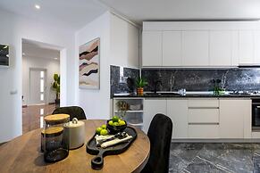 Chic & Central 3BR Retreat in the Historic Center