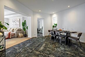 Chic & Central 3BR Retreat in the Historic Center