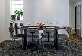 Chic & Central 3BR Retreat in the Historic Center