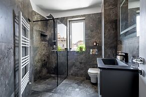 Chic & Central 3BR Retreat in the Historic Center