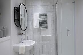 Modern Studios with Kitchen & Ensuite