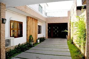 Lome Bamboo Lodge