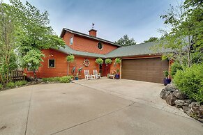 Decks & Views: Spacious Cabin Near Table Rock Lake