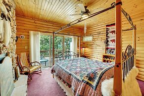Decks & Views: Spacious Cabin Near Table Rock Lake