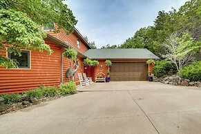 Decks & Views: Spacious Cabin Near Table Rock Lake