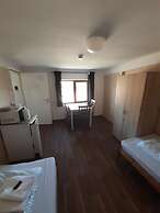 2-Rent Group Hostel Rooms&Apartments EVE168