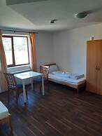 2-Rent Group Hostel Rooms&Apartments EVE168