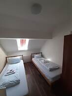 2-Rent Group Hostel Rooms&Apartments EVE168