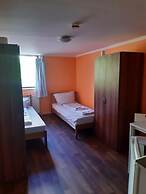 2-Rent Group Hostel Rooms&Apartments EVE168