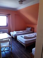 2-Rent Group Hostel Rooms&Apartments EVE168