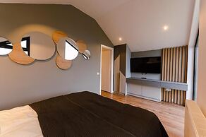 Moon Village Comarnic