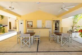 Sleeps 6 Views Beach 1 Block
