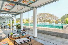 Modern 2bhk w Pool Access 5km to Coco Beach