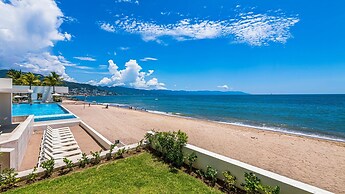 Beachfront Private Pool Theatre Room Views