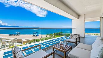 Beachfront Private Pool Theatre Room Views