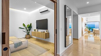 Beachfront Private Pool Theatre Room Views