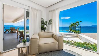 Beachfront Private Pool Theatre Room Views