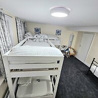 100 Pipers Hotel