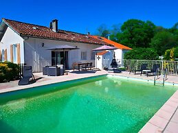 Villa in St Denis With Pool & Pyrenees View