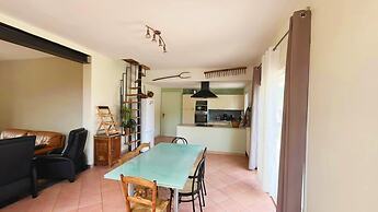 Villa in St Denis With Pool & Pyrenees View