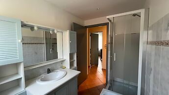 Villa in St Denis With Pool & Pyrenees View