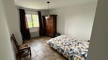 Villa in St Denis With Pool & Pyrenees View