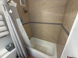 3 Bed 1 Bath 1 Park Plaza Universidad