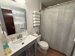 3 Bed 1 Bath 1 Park Plaza Universidad
