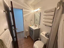 3 Bed 1 Bath 1 Park Plaza Universidad