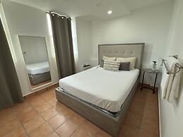 3 Bed 1 Bath 1 Park Plaza Universidad