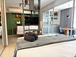 STAY Lounge 22