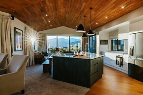 Te Moana - Lake Views - Sleeps 7