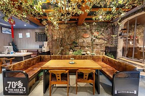 Laoshan Swan Castle Vacation Garden B&B