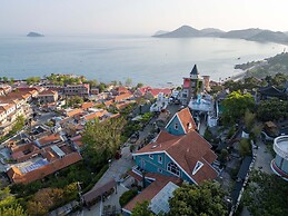 Laoshan Swan Castle Vacation Garden B&B