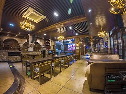 Laoshan Swan Castle Vacation Garden B&B