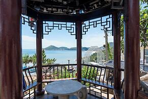 Laoshan Swan Castle Vacation Garden B&B