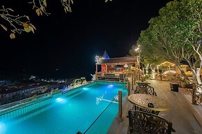 Laoshan Swan Castle Vacation Garden B&B