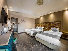 Laoshan Swan Castle Vacation Garden B&B