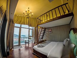 Laoshan Swan Castle Vacation Garden B&B