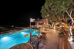 Laoshan Swan Castle Vacation Garden B&B