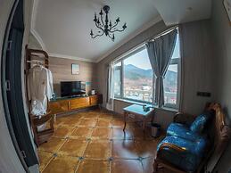 Laoshan Swan Castle Vacation Garden B&B