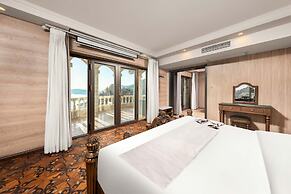 Laoshan Swan Castle Vacation Garden B&B