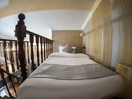 Laoshan Swan Castle Vacation Garden B&B