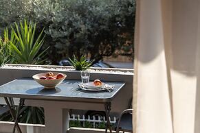 Spacious 3-bedroom Getaway With Balcony in Glyfada